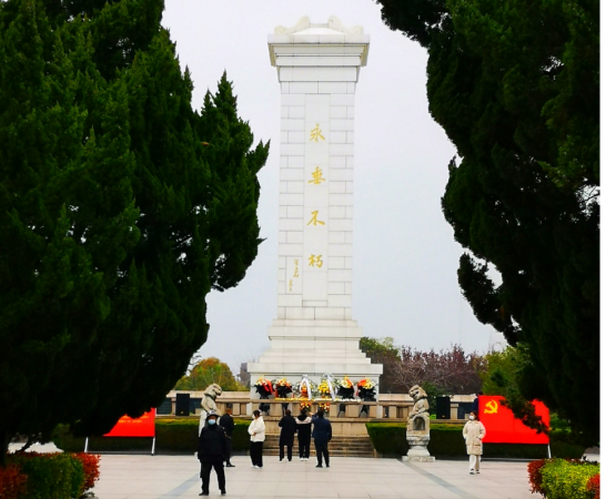 大丰区餐饮行业协会23家会员企业集中祭扫烈士墓