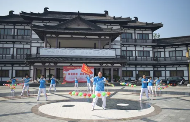 重阳节，大丰200多名文艺爱好者齐聚白驹中华水浒公园……
