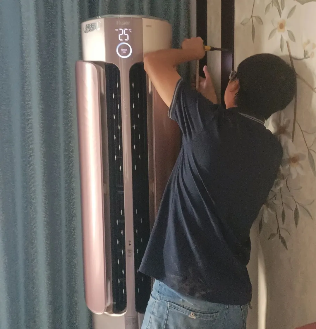 大丰这位师傅太“狠”了！爬楼到高层，修好空调又洗滤网，最后还没收一分钱……