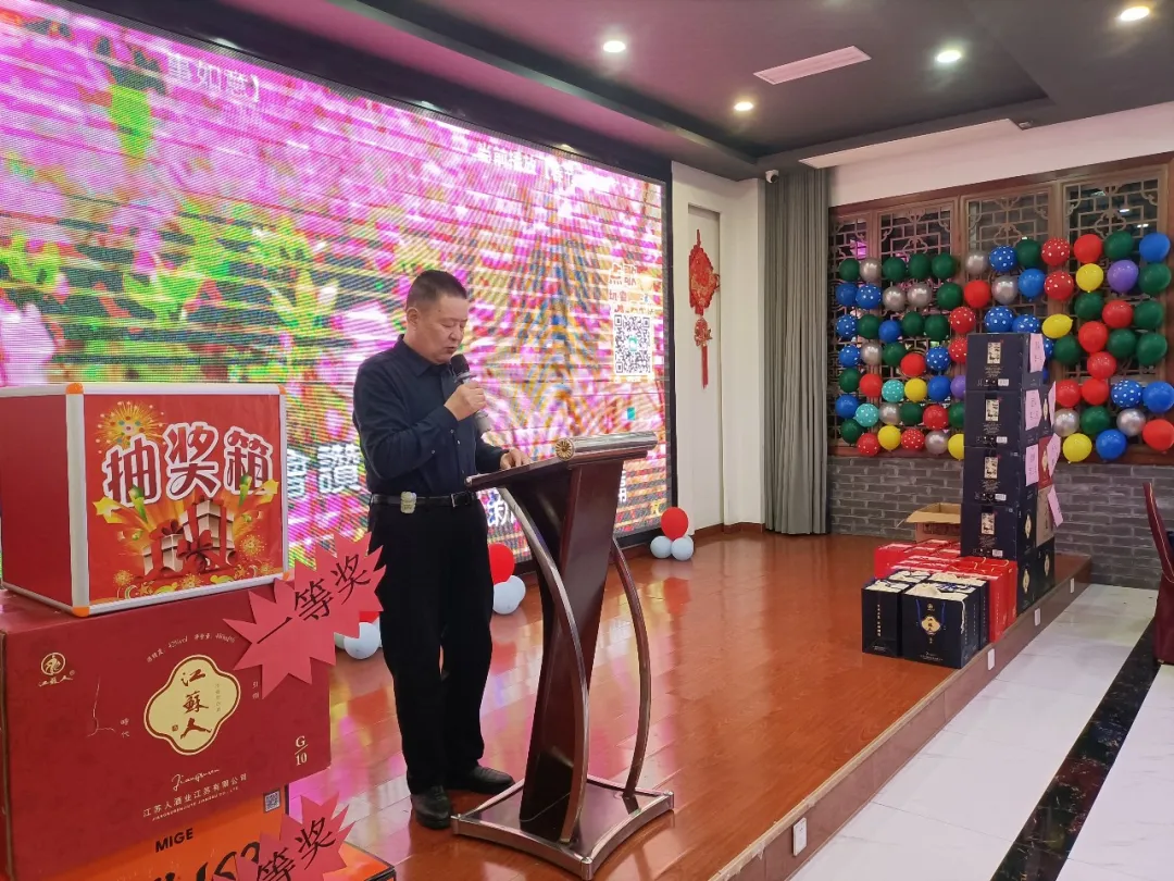 大丰这个公司聚会，谁也没料到一个老太太耍了“小心眼”结果被搜身！