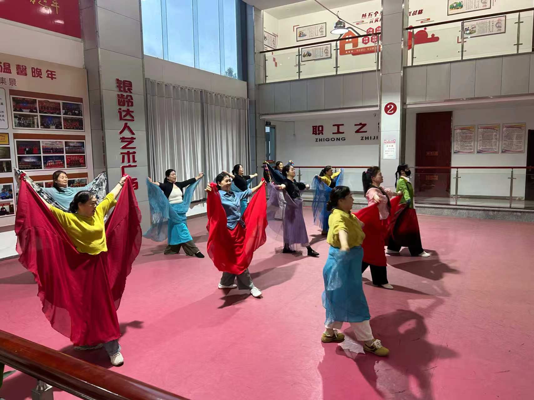 南阳镇：舞步“点亮星夜” 舞动乡村新风