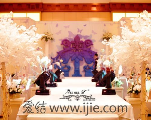 花树在整场状态及舞美灯光中，呈现不一样的风采
