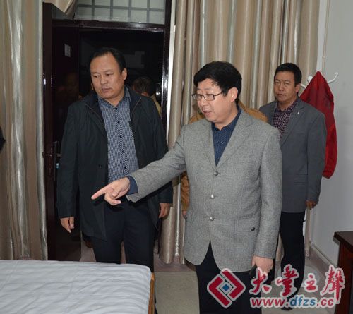 教育局成秋生局长看望青海同德县交流跟岗老师