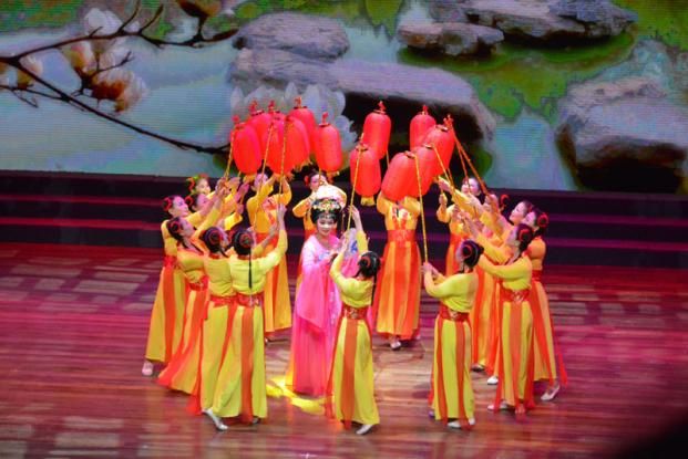 大丰儿童在图书馆展才艺