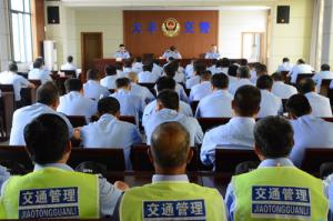 为坚守创文一线的警察蜀黍点赞