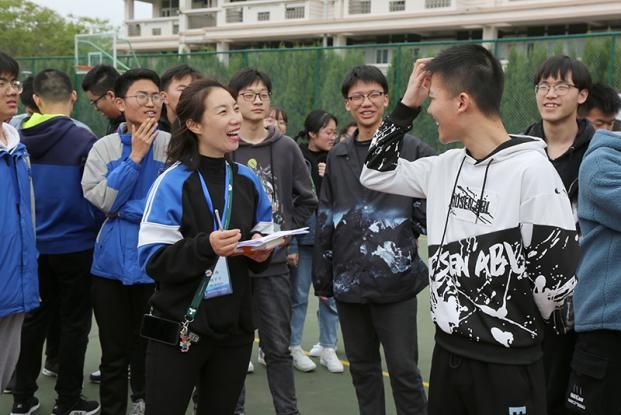 大丰高级中学举行“团队合作，共创佳绩”团体辅导