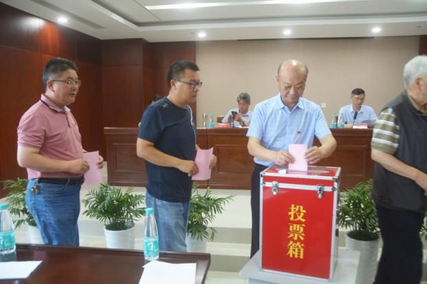 加快接种新冠病毒疫苗