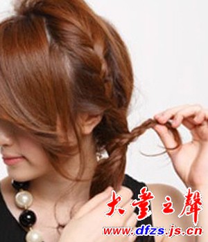 用橡胶固定头发