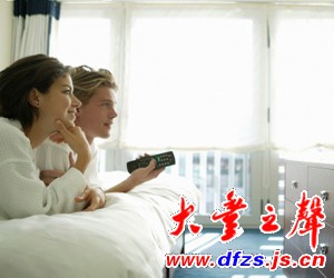 不要边看电视边吃晚饭