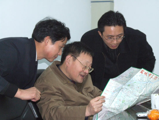 摄影:王玲 摄影:王玲 3月6日,江苏省电信有限公司孙久铭总经理率